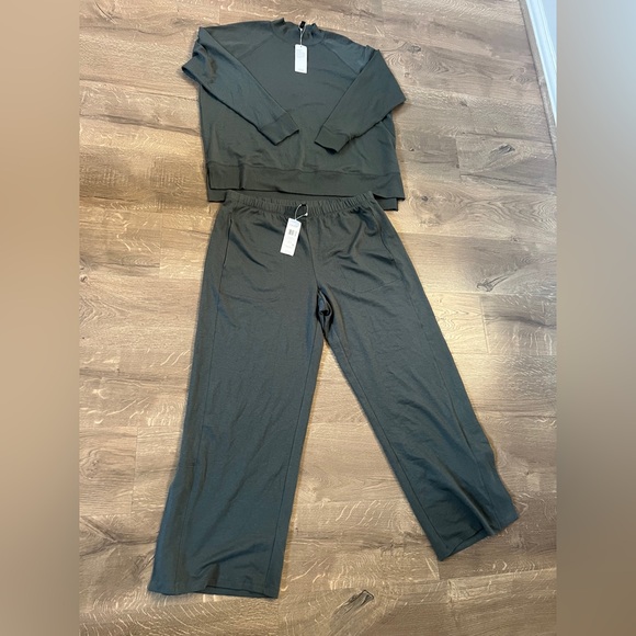 NWT Cozy Brushed Terry Hug Straight Pant & Mock Neck Top Lounge Set . Size L - Picture 7 of 15